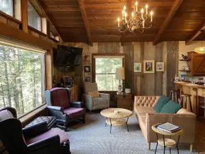 Cozy Redwoods Cabin with Ocean Views (+Hot Tub)