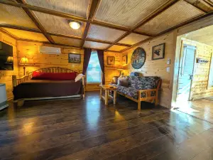 Yellowstone Treasure Guesthouses on the River