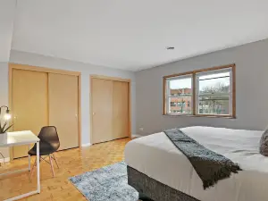 Prime 2BR Chicago Apartment