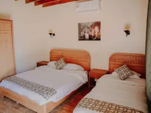 Tunis Pyramids Hotel