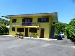 Au Petit Canal Fleuri