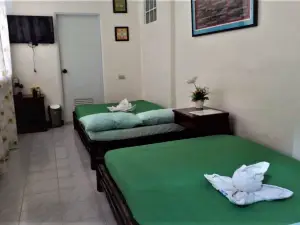 La Casa Roa Hostel