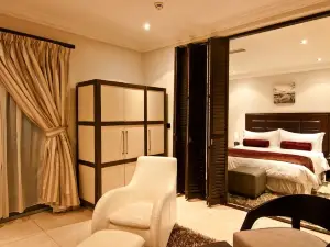 L'Eola Suites