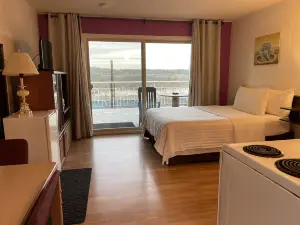 Holiday House Motel