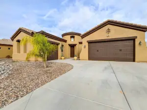 Pool, BBQ & Bar: Family Home in Queen Creek