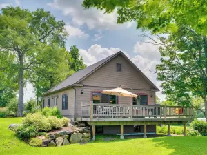 Hardwick Family Farmhouse on Vast Snowmobile Trail