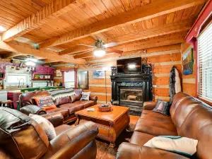 Mammoth Cave Cabin w/ Fire Pit - 3 Mi to Lake!