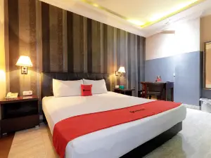 RedDoorz Plus Near Simpang Tiga Tritayasa Cilegon