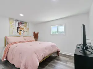 Charming 3-BR/2-BA Waterfront Lake House