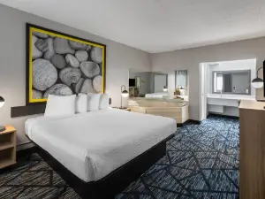 Super 8 by Wyndham Traverse City