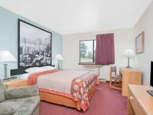 Super 8 by Wyndham Tomah Wisconsin
