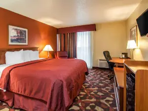 Quality Inn & Suites Kansas City I-435N Near Sports Complex