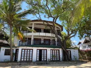 Silver Rock Hotel & Beachfront Apartments