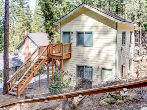 Yosemite Woods - Charming Upper Unit in Ynp!