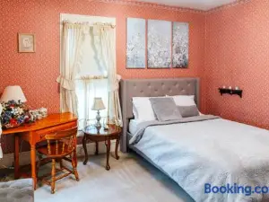 Charming Executive Victorian Mansion w/ Free Parking - Near Bucknell