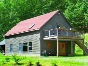 Family Friendly Hilltop House In Putney Vermont