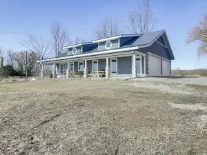 Dock & Panoramic Bay Views: Oconto Retreat!