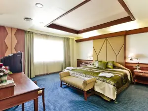 Charoen Hotel