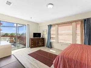 1302B St Thomas Square