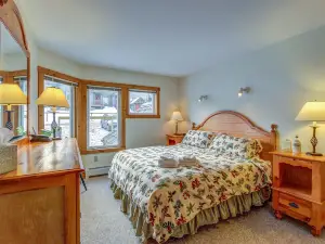 Ski-in/ski-out Jay Peak Resort condo near water park, ice skating, & hiking