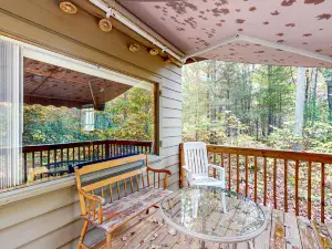 Tranquil & serene cabin getaway w/ large patio, fire pit, & lovely nature views