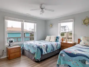 Oceanfront Escape - Waterfront, Grill, Deck, Internet