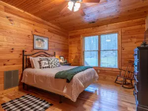 The Forge - Private home in gated community minutes from West Jefferson!