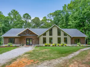 Secluded 5-Acre Waterfront view near Williamsburg
