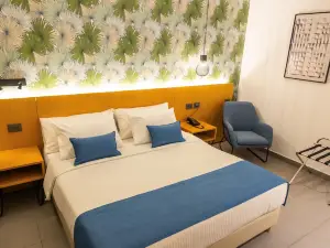 Le Grove Hotel