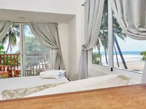 Aaki Hotel