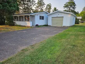 Convenient and comfortable 2 bedroom home in Hayward