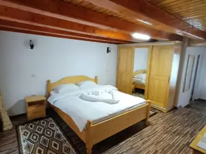 Cabana Daianna si Jessica