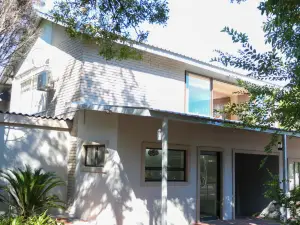 Luxury Heights Bed and Breakfast- Pool Ready for Use