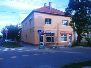 Sarok Apartmanhaz