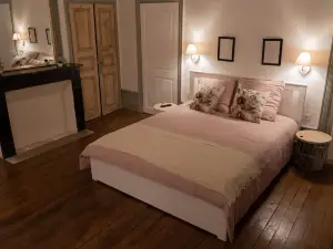 un dimanche chez Julie chambre Léontine