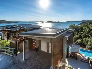 Hidden Cove on Hamilton Island by Hiha