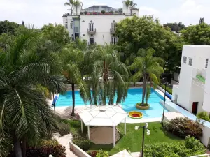 洛瑞安俱樂部酒店