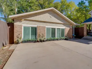 Pet-Friendly Texas Abode: Walk to Lewisville Lake