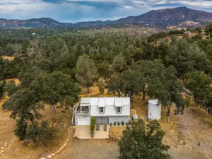 Mariposa Home Furnished Patio and Sierra Mtn Views