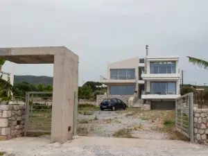 Ilios H&E House