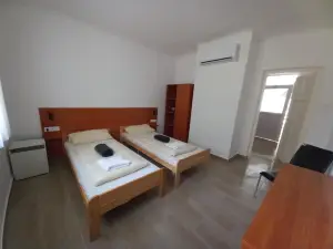 Oreg-to Youth Hostel