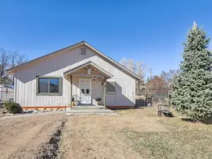 Single Tree Cottage - Walk to Downtown Chama!