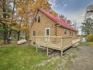 Lakefront Hawks Getaway - Fire Pit & Kayaks!