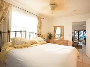Hollywood Beach Suites Turks and Caicos