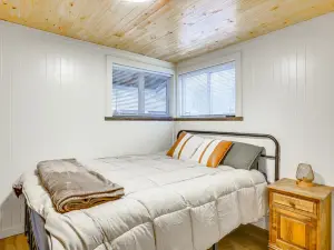 Updated Wellston Cabin, Walk to Lake Beach and Dock!