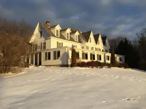 Inn at Pleasant Lake