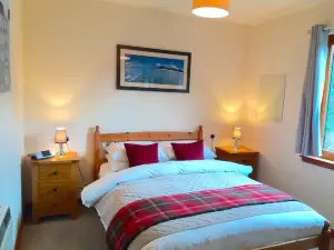Loch Ness Highland Cottages with Partial Loch View