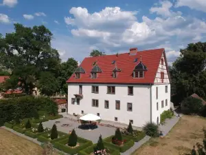 Schloß Roßdorf Ferienwohnungen & Camping