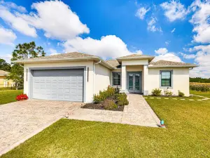 Day Trip to Fort Myers Beach: Pet-friendly Home!
