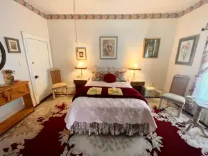 Irishette - Charming Suite in 1893 Victorian Home